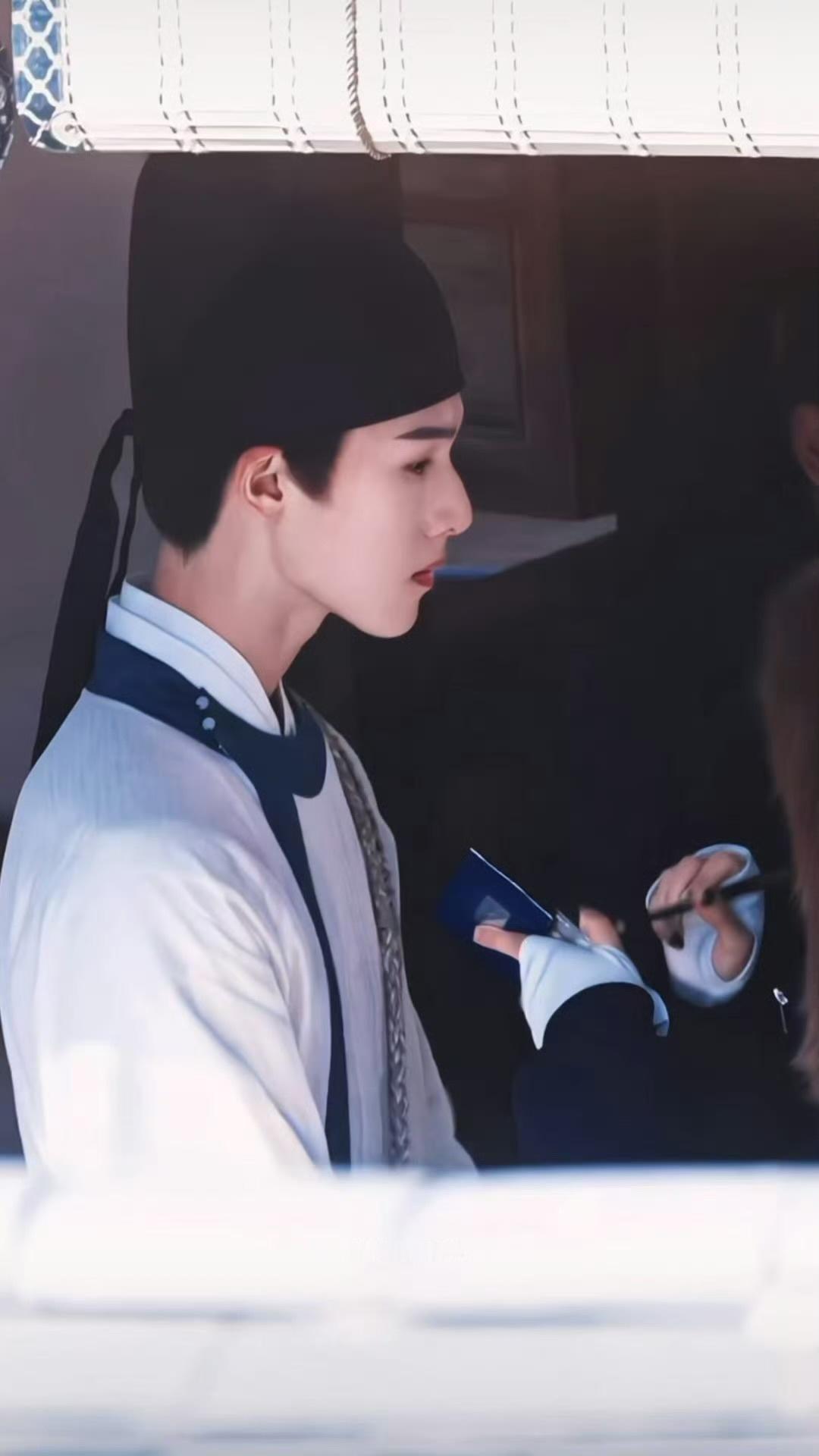 李昀锐尚公主最新路透 很书生气 