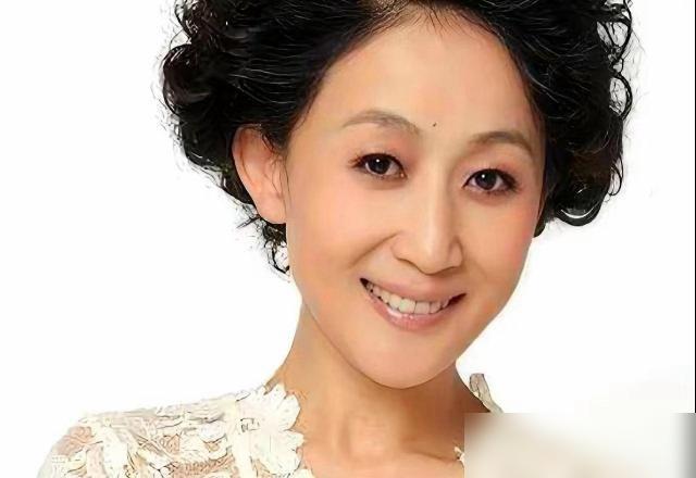 同居20多年死活不领那张证。这事儿吧，越到中年越看得明白，不是懒得领，是压根没必