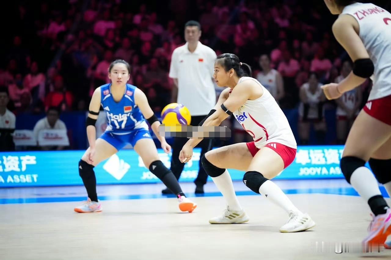 【中国女排五局战胜泰国夺世联赛首胜】2026年世界女排联赛中国南京站，东道主中国