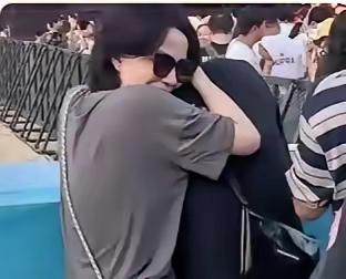 我觉得网上好多吃瓜的真很无聊啊！说王菲赴到男闺蜜怀里，和男闺蜜没有边界感，和男闺