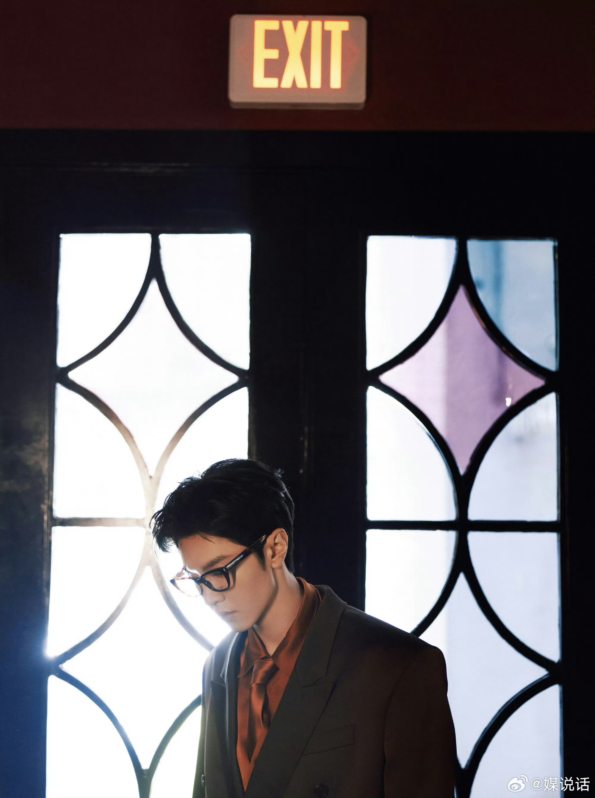 肖战出图汪苏泷陈哲远撞衫 圣罗兰YSL让今天微博之夜红毯的4个男明星大撞衫陈哲远