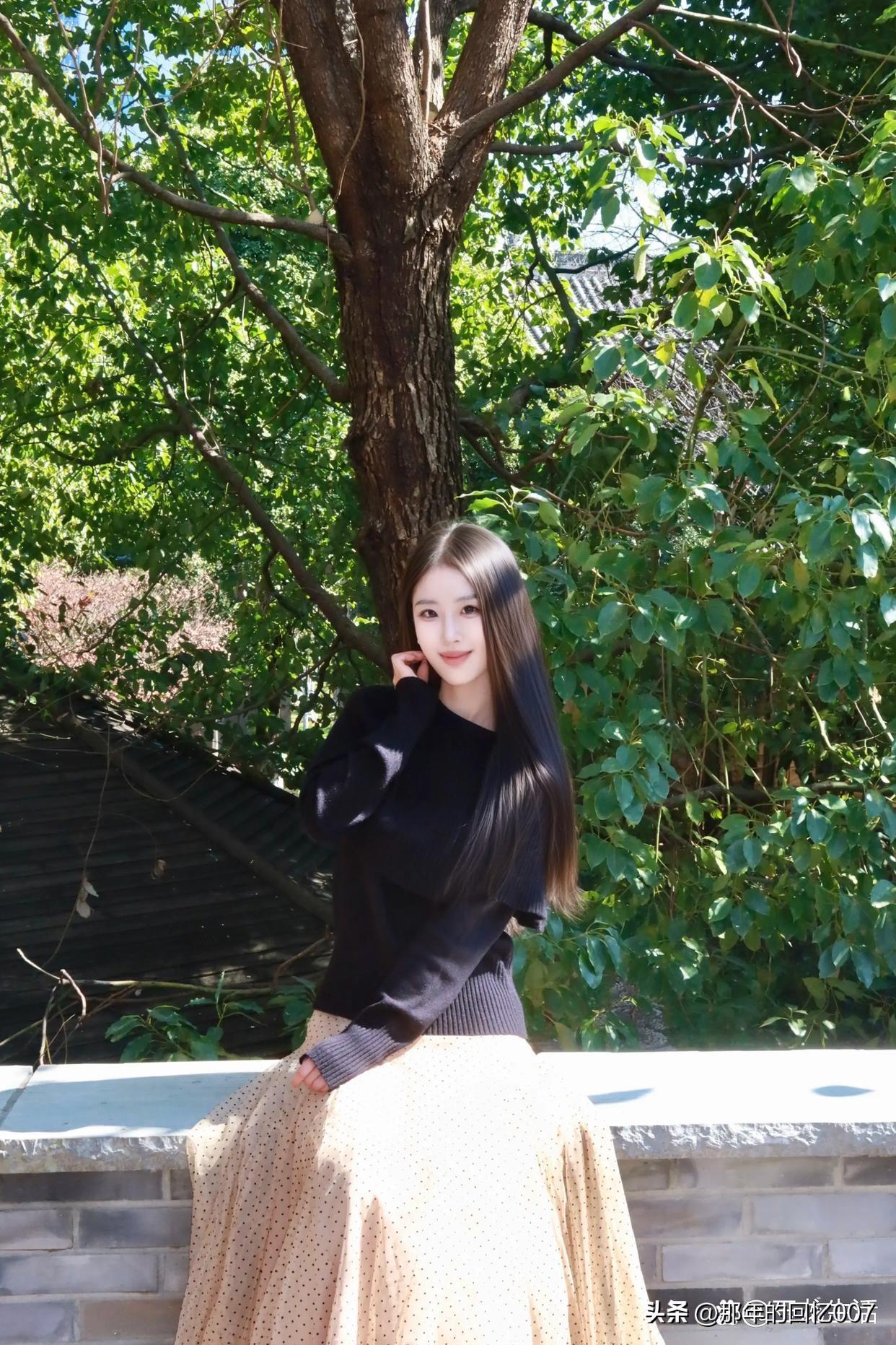 在快节奏的生活里，阳光明媚的午后就是一剂治愈良药。
我喜欢在这样的时刻，寻一处静