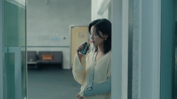 辛芷蕾剧里剧外的人生通透感女神蒙上眼 唐盈盈辨是非有底线，辛芷蕾对生活有态度，剧