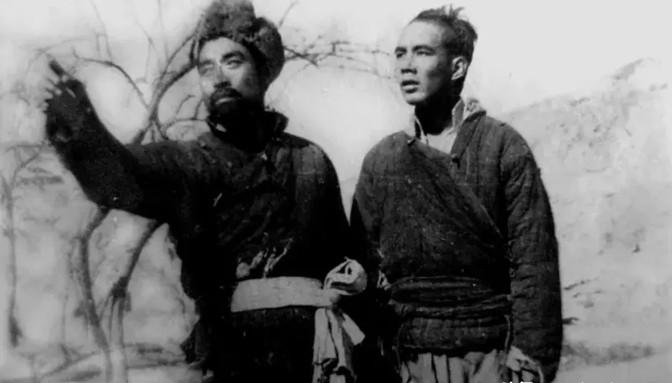 1941年冬的一天半夜时分，魏宗汉正在南坡自然村的染坊里睡觉，突然有人敲门，低声