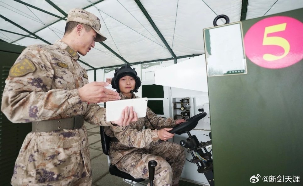 铸剑中原早安军营原原说早晚安 以训促战强本领，集中淬火砺锋芒 ！早安