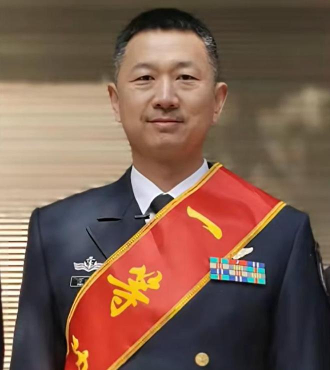 丁阳，男，湖南省益阳市桃江县灰山港镇人，1980年6月出生，大学本科，学士学位，