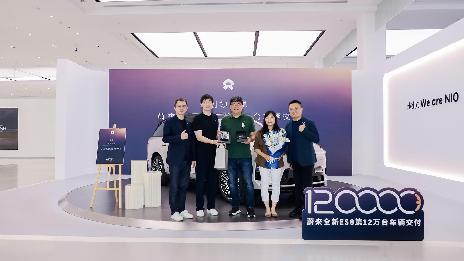 每日进账1.8亿 这个话题确实很吸引眼球。蔚来ES8迎来12万台交付了，大5座版