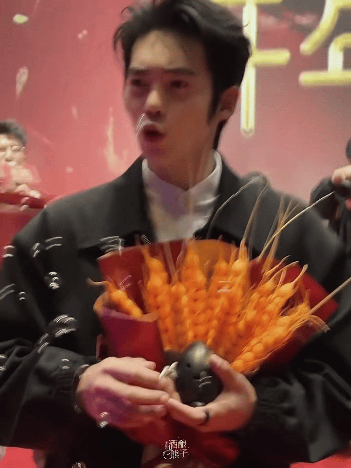 一想到宝宝撅着嘴卖萌我就想亲哭😭 ​​​