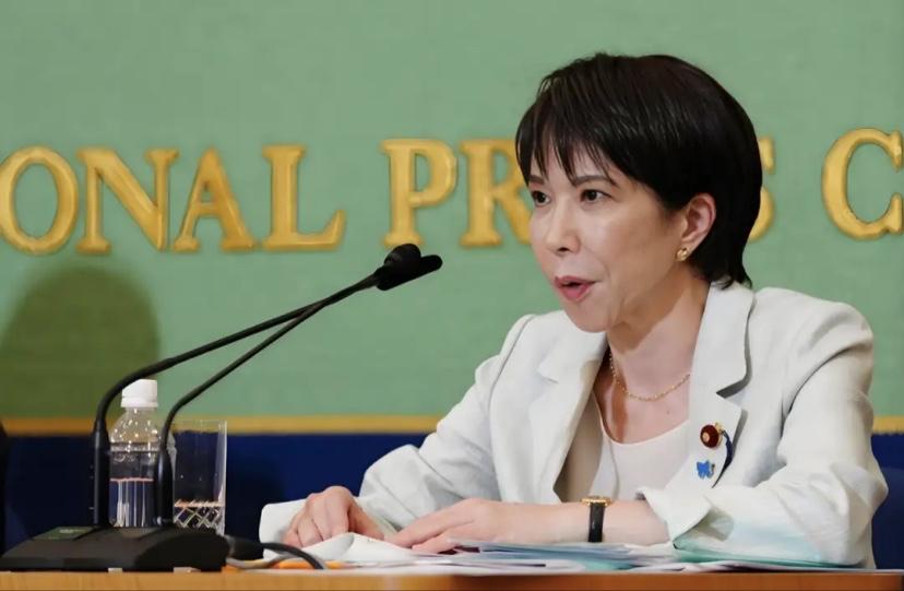 高市早苗把特朗普当“最后一哆嗦”，结果呢？

先说高市早苗本人，典型“牌不多还爱