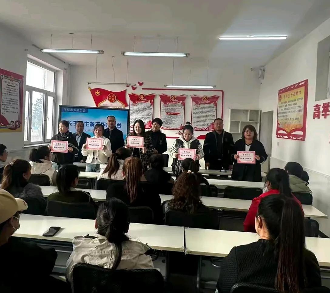 前几日外甥信誓旦旦对我说，他女同事的丈夫报考公安岗位，笔试成绩招三排第五，他爸是