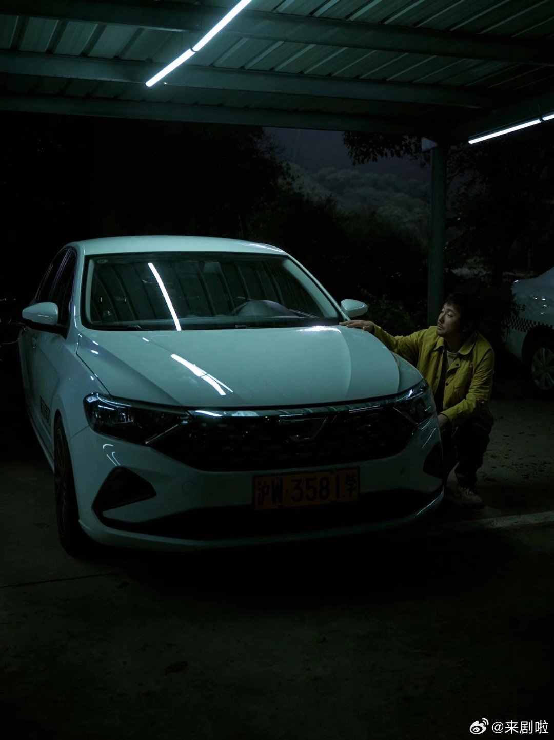 沈腾 想起来了全想起来了 沈腾在《飞驰人生3》秒变郝建！一个甩围巾的动作让人DN