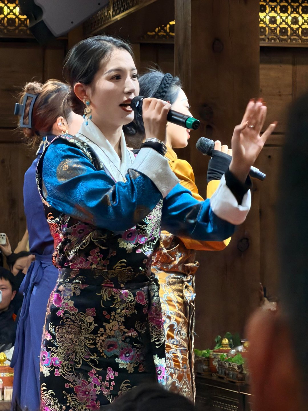 香格里拉土司宴｜藏味盛宴+篝火狂欢 感受土司宴和少数民族风情 