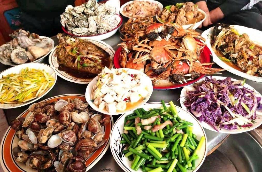 丈夫表姑过生日，正好到我们城市旅游，我提议在家做一顿大餐，而且我还准备了不少好吃