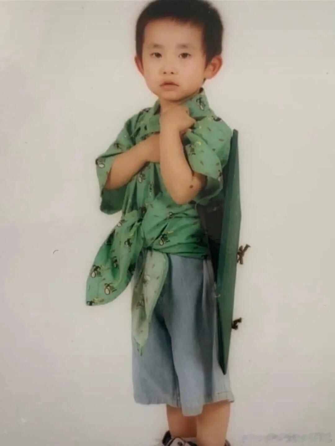 易烊千玺 年轻影帝透明的一生 年轻却沉稳，表演不浮夸，擅长用微表情传递情绪，静水