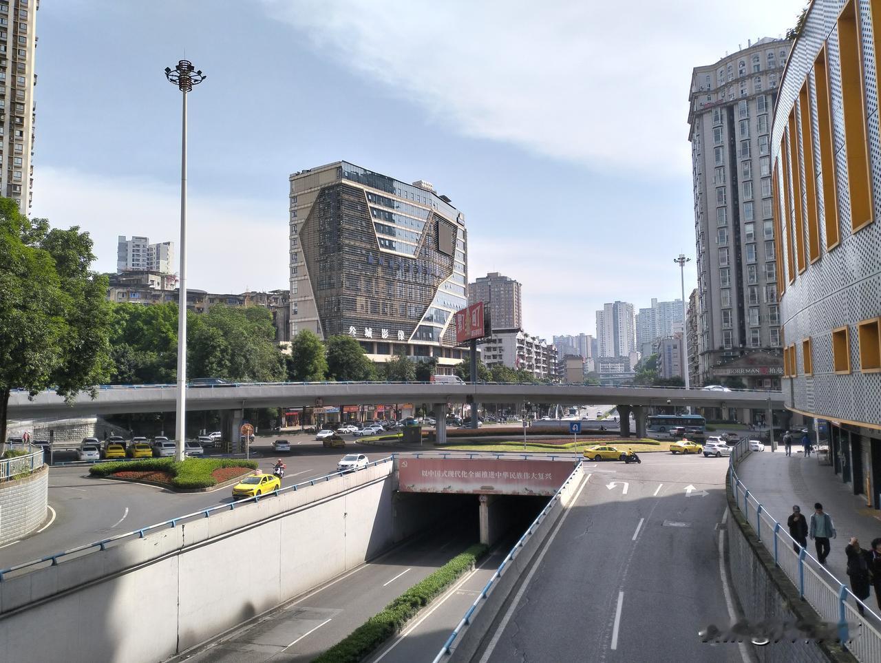 重庆九龙坡区石坪桥，因此地曾经有一座小石板平桥而得名，平与坪读音一样。这里在民国