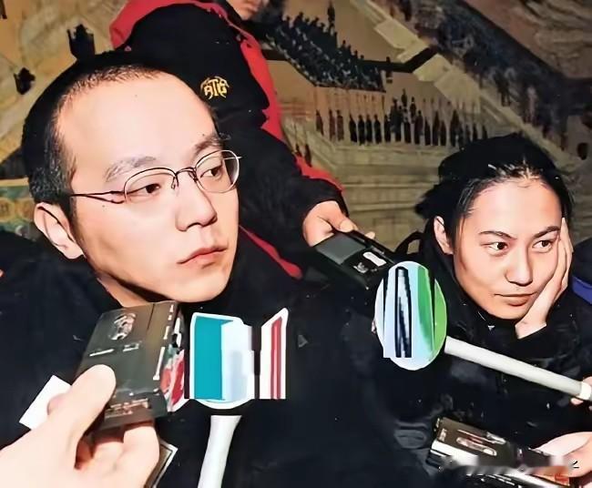 前妻的这番回应，无疑是把窦唯“架在火上烤”！
万万没想到，窦唯已经淡出歌坛，并且