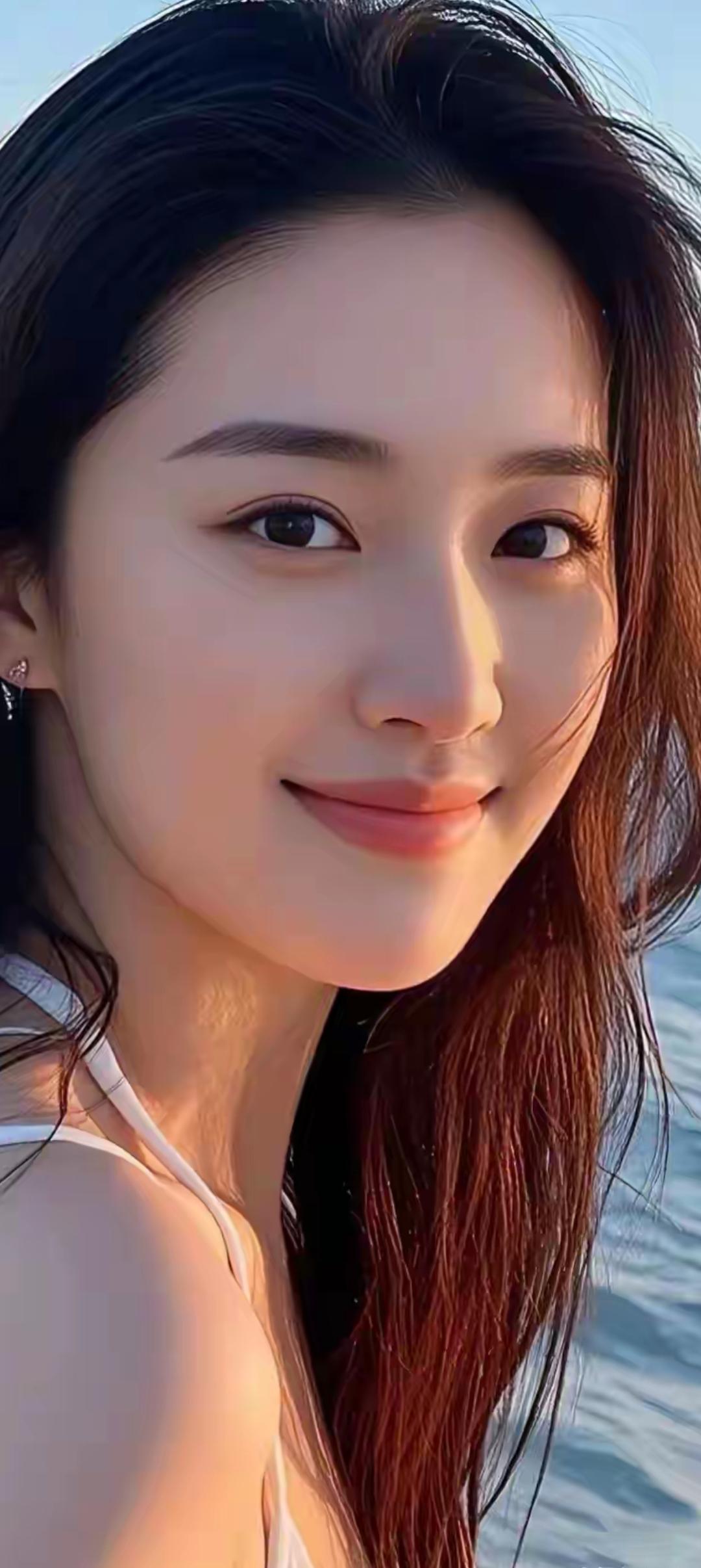 海边日落下的温柔微笑🌊💙