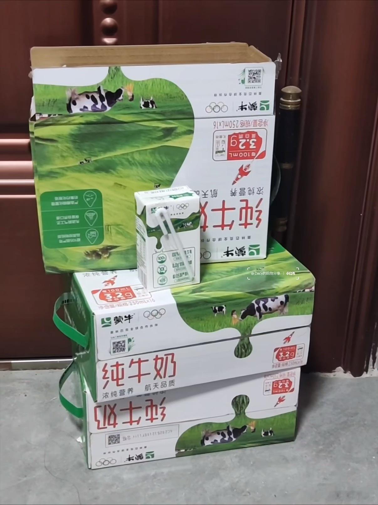 第一批到家的人已经开始送奶了我们家那边送礼是必备一箱蒙牛的纯牛奶，小时候喝这个奶