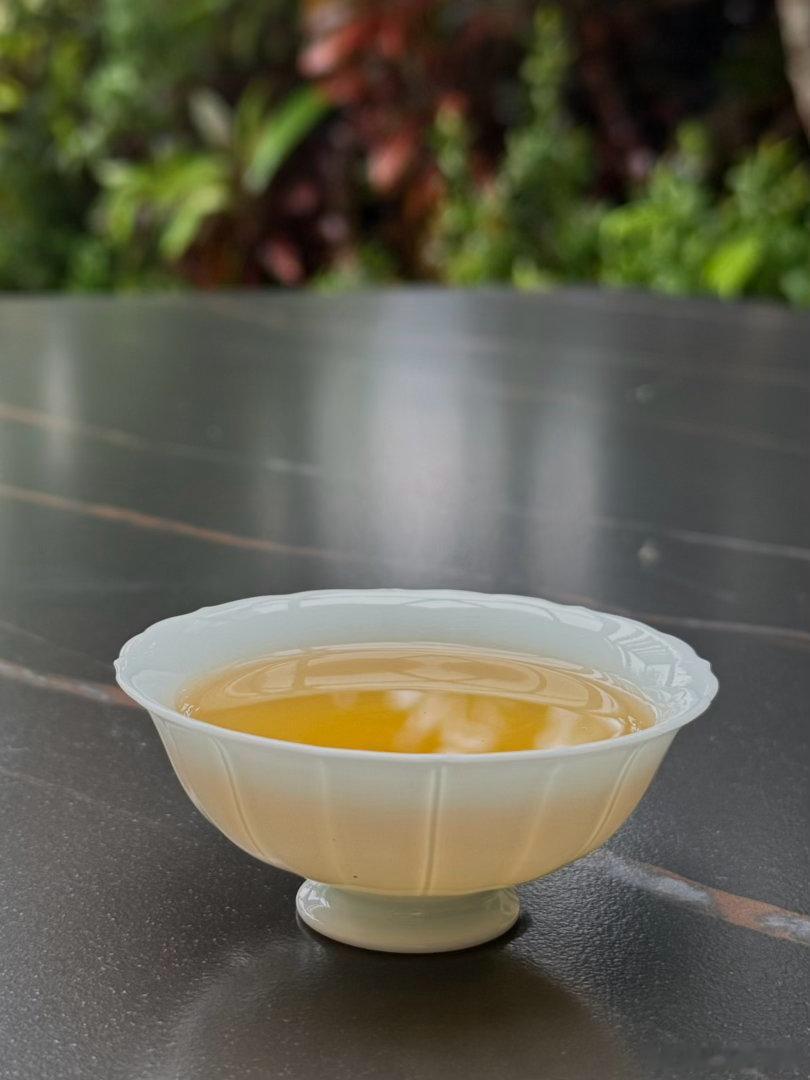 我们家2010年左右开始收福鼎白茶，到2014年左右福鼎开始炒作，价格翻了几倍到