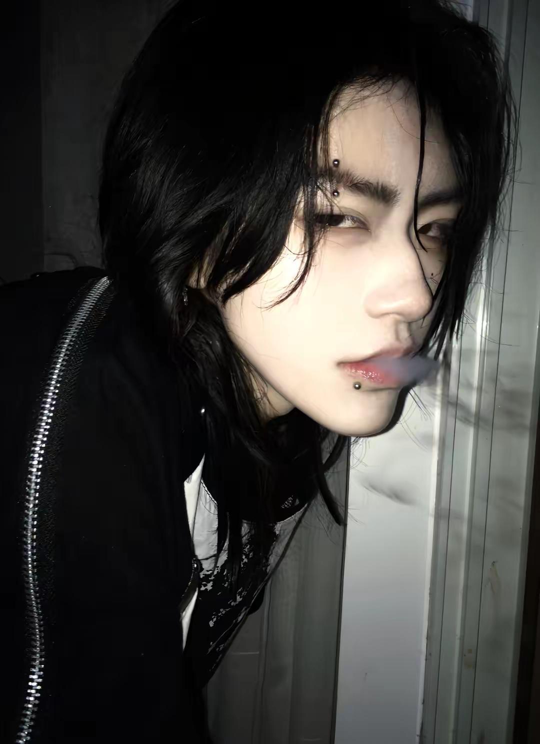 不是说讨厌我吗 靠近你怎么还闭眼了