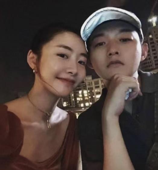 霍尊前女友陈露晒“无犯罪证明”，背后一定有高人指点。前些天，短视频平台刷到许多指