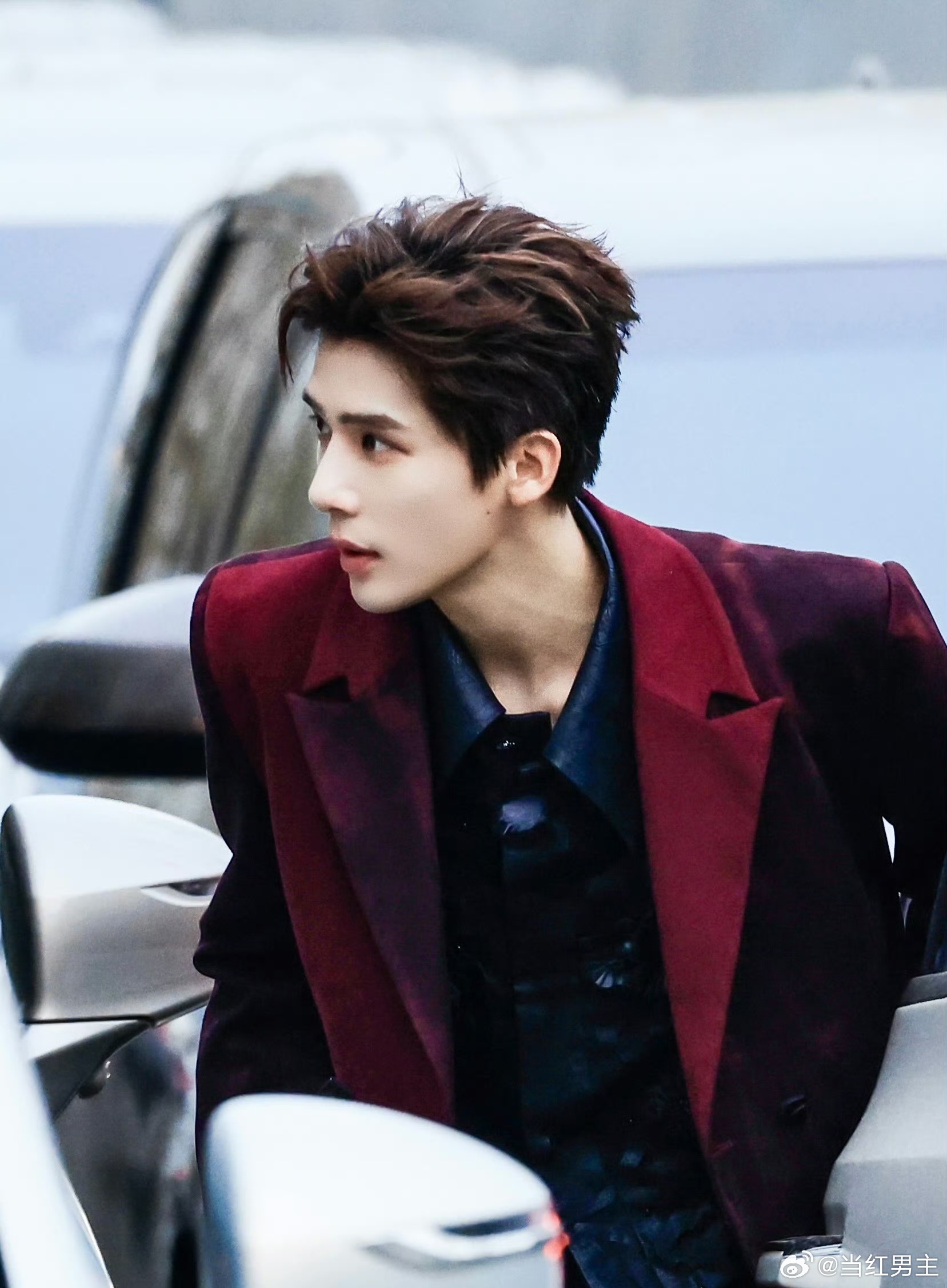 拍成这样都能一秒认出王安宇王安宇顶级骨相 我真的要笑死在评论区，大家都在问这是什