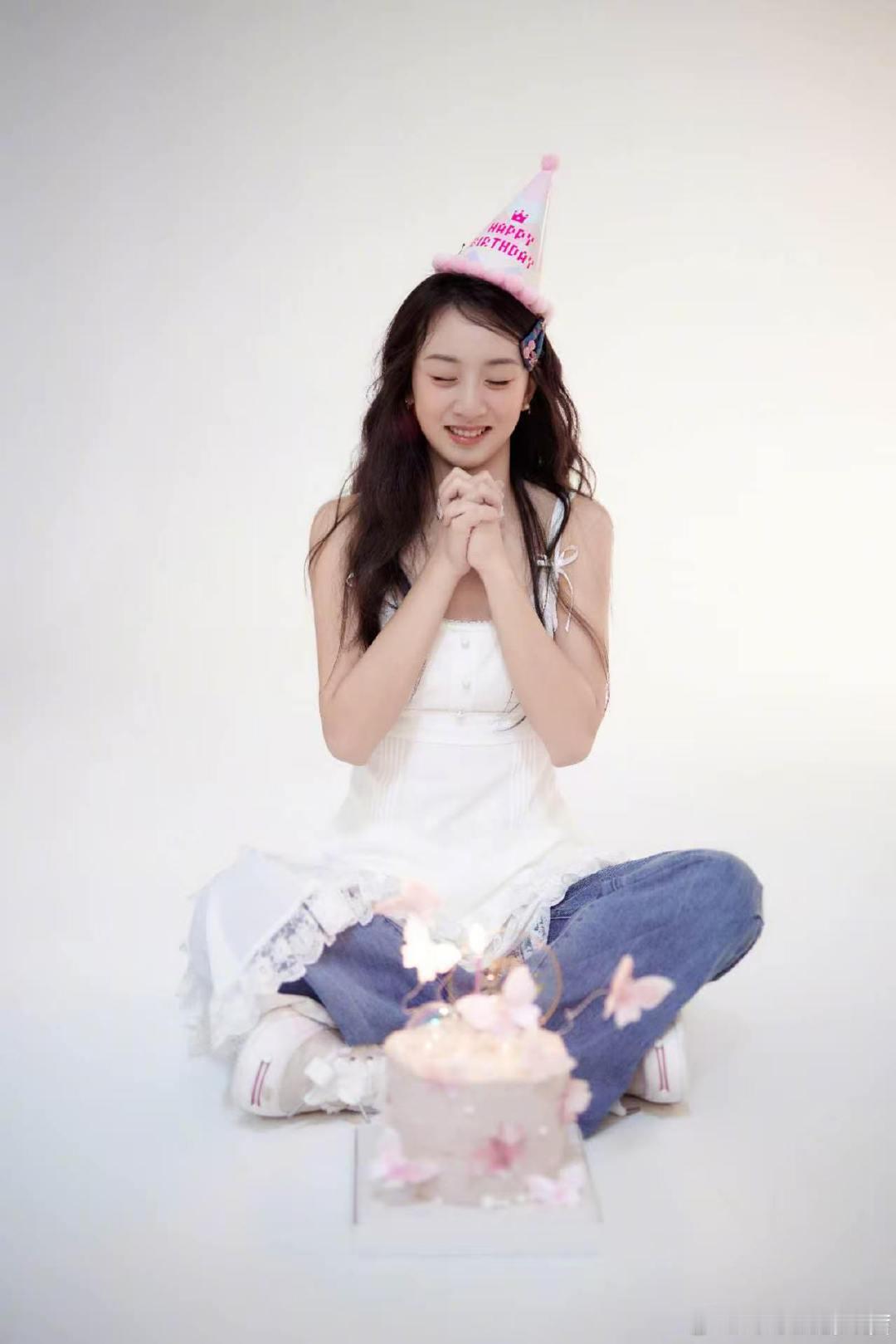 叶一茜发文为女儿庆生谁的DNA动了！叶一茜晒照为森蝶庆18岁生日，颜值气质双在线