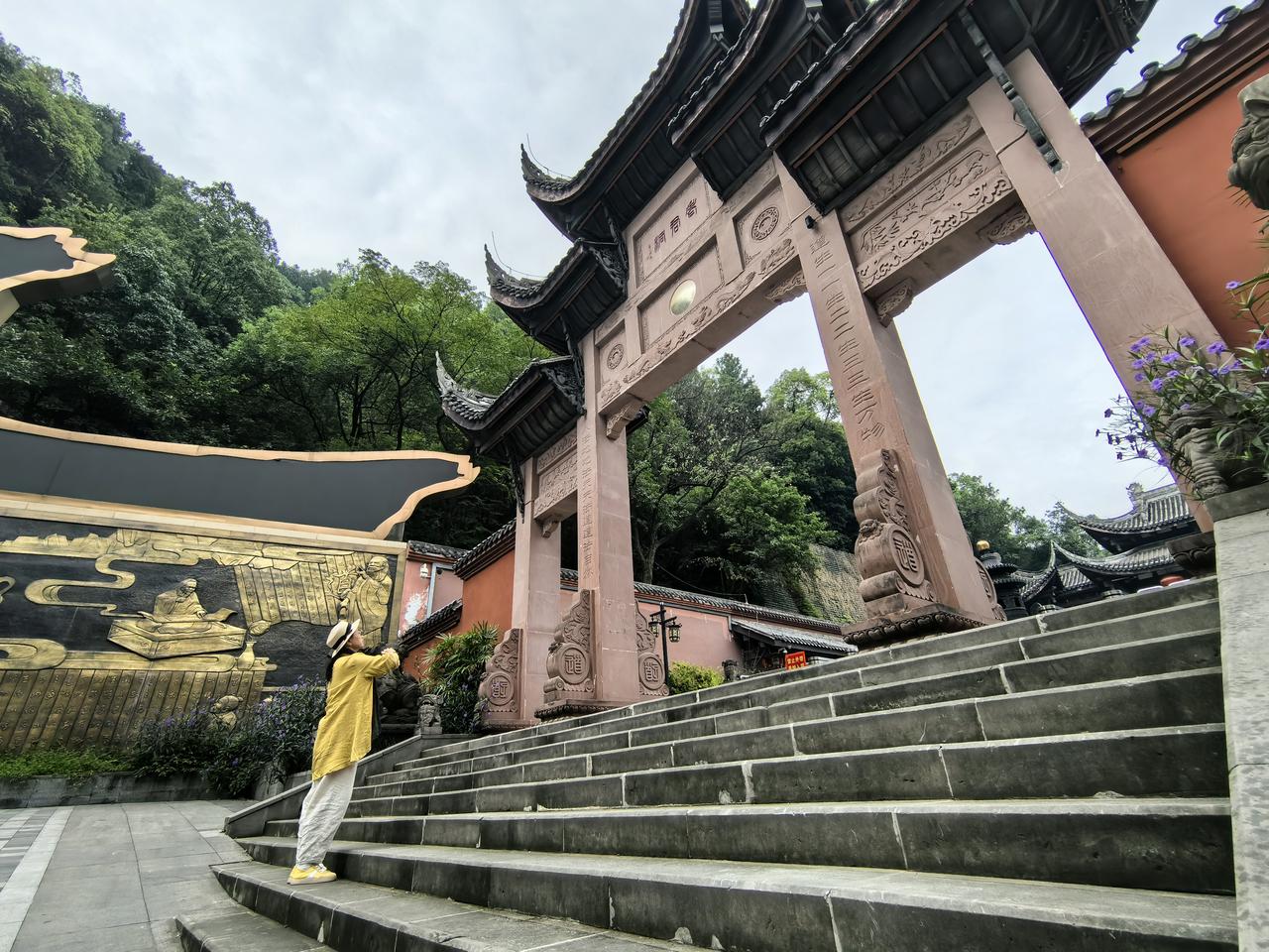 现在的道观真的冷清啊，到底和佛门寺院差在了哪里？

重庆这个地方还是有点真东西的