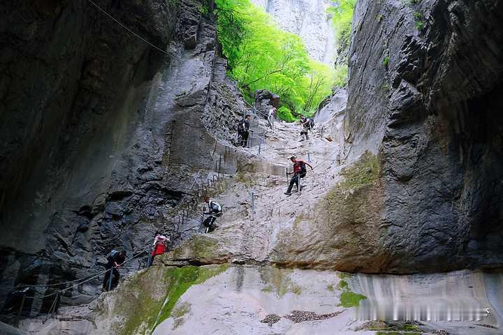 南太行徒步最佳时间是在多会？
4月初，那时候桃花杏花和连翘花，会开得比较好。下半