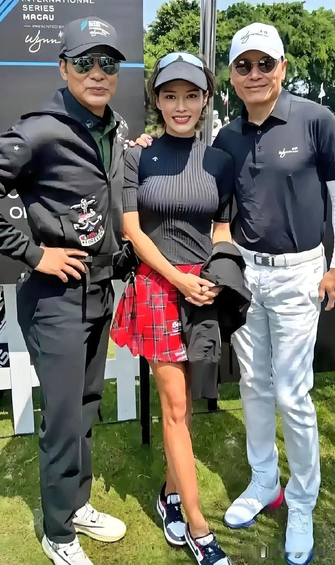 任达华已经70岁了，苗侨伟也66岁了，但是在运动场上，还是生龙活虎的样子。

虽