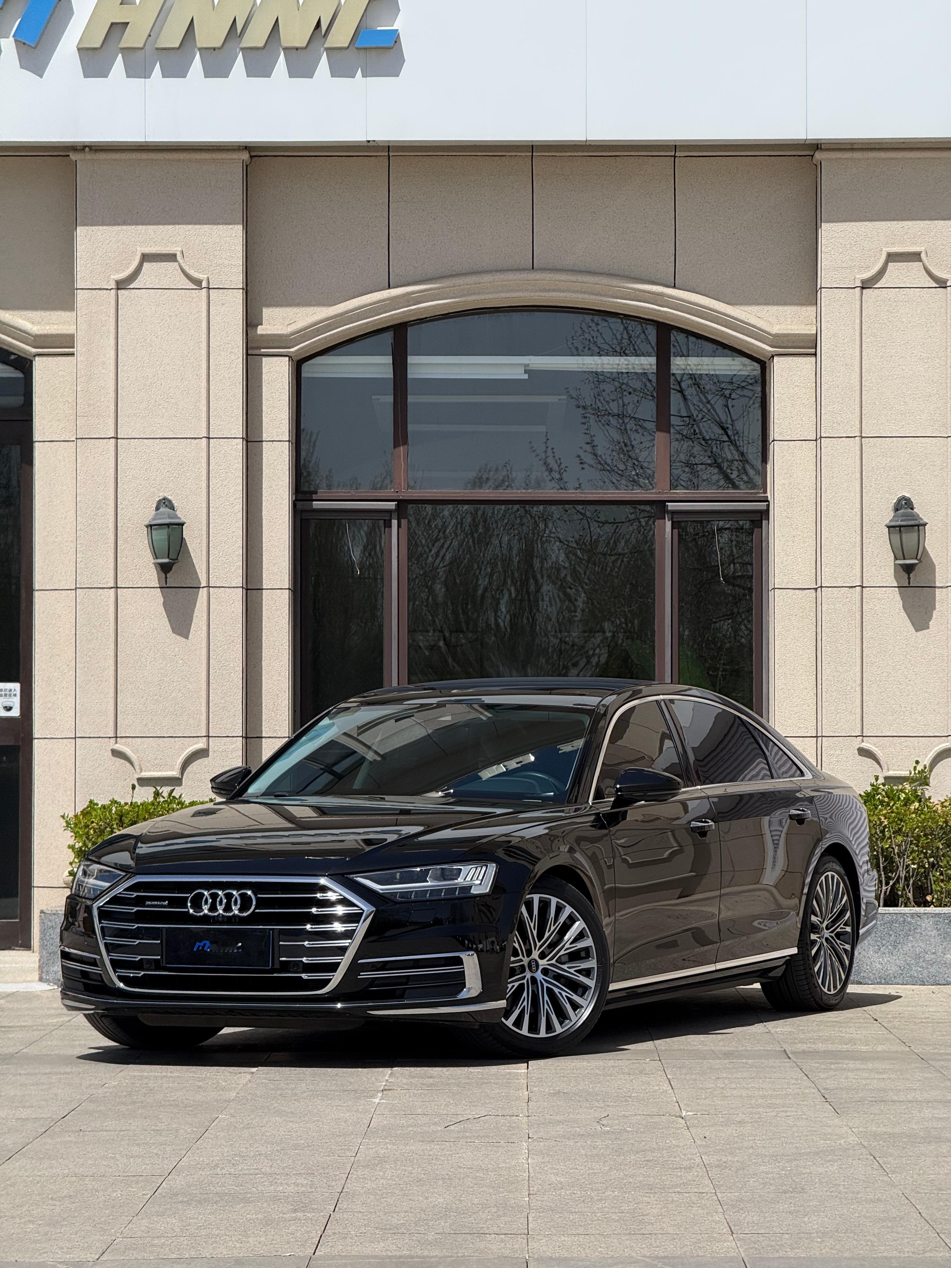 这一代 A8 其实外形不错跑高速也很稳，后排也够大差在哪里呢？🤔奥迪a8l 大