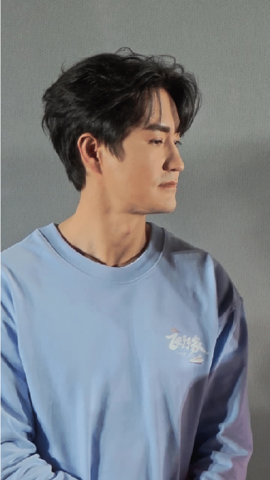 杨玏穿得baby开口daddy 盛世美颜伯邑考出席电影飞行家 首映礼，被震惊到了