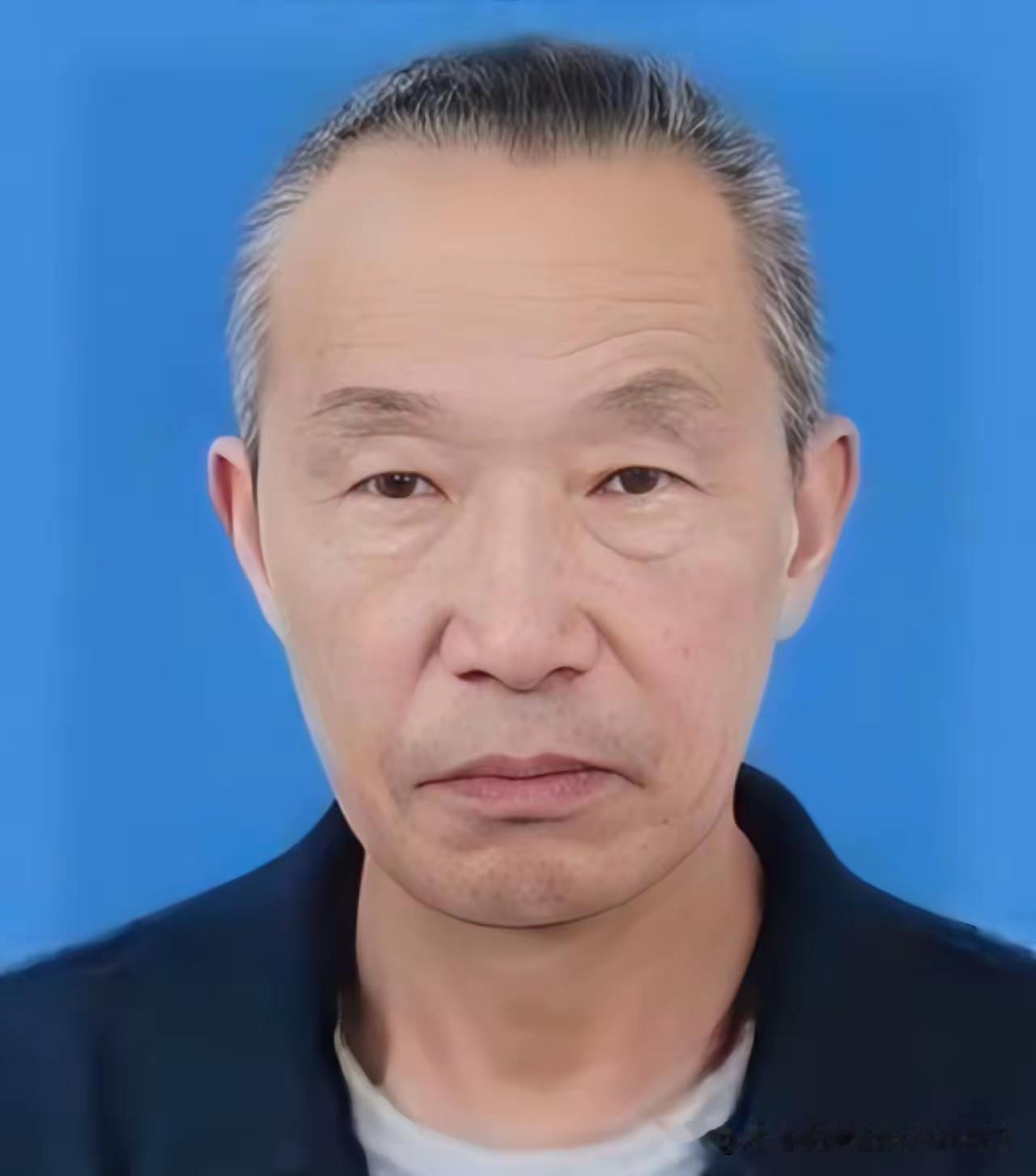 69岁保洁员清晨扫街撞见双刀歹徒追砍女学生，赤手空拳扑上去身中两刀，追出30米倒