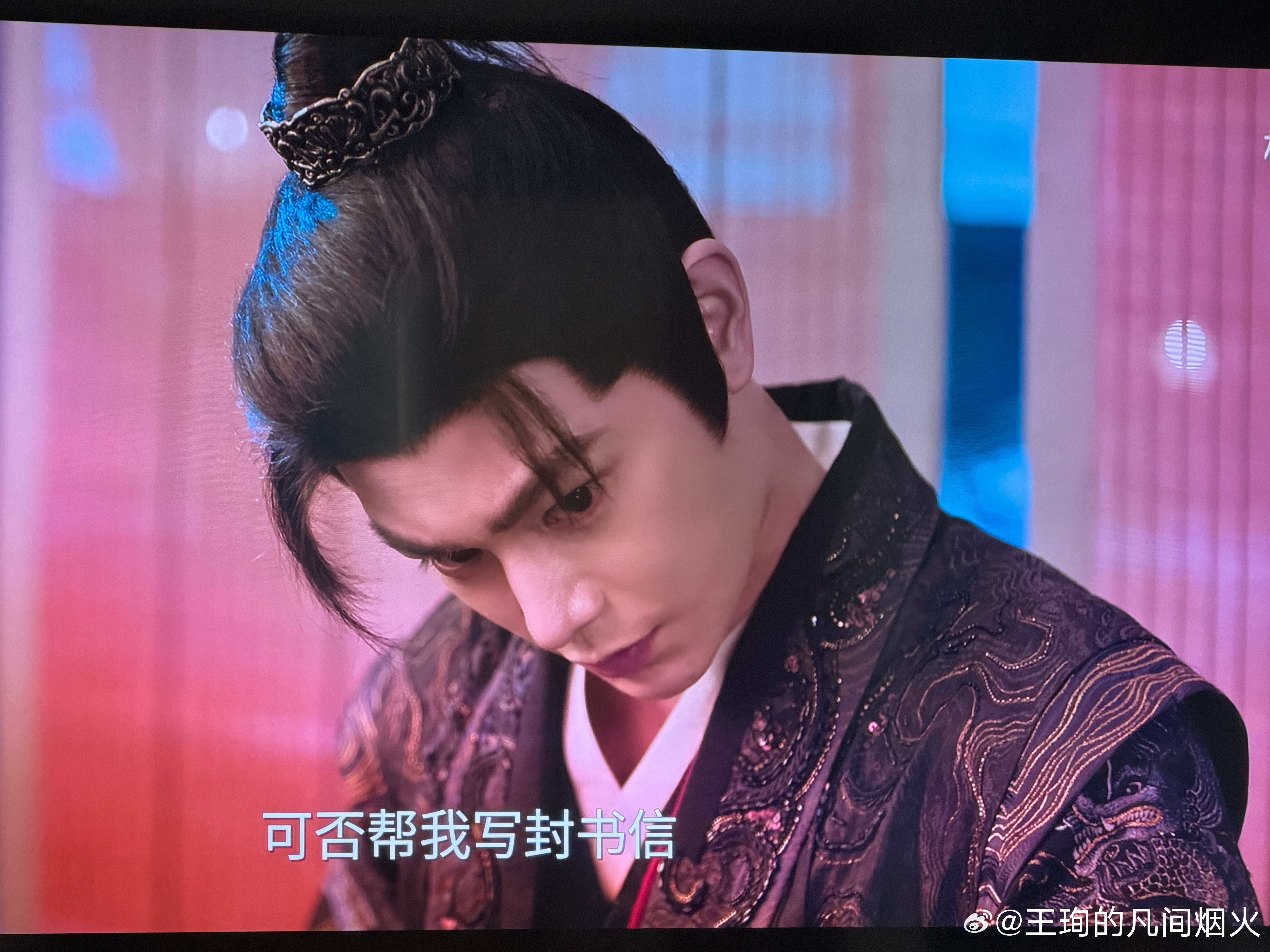 “丁禹兮脖子前倾”居然上了热搜，又打开《花开锦绣》看了看，前面几集确实如此，他好