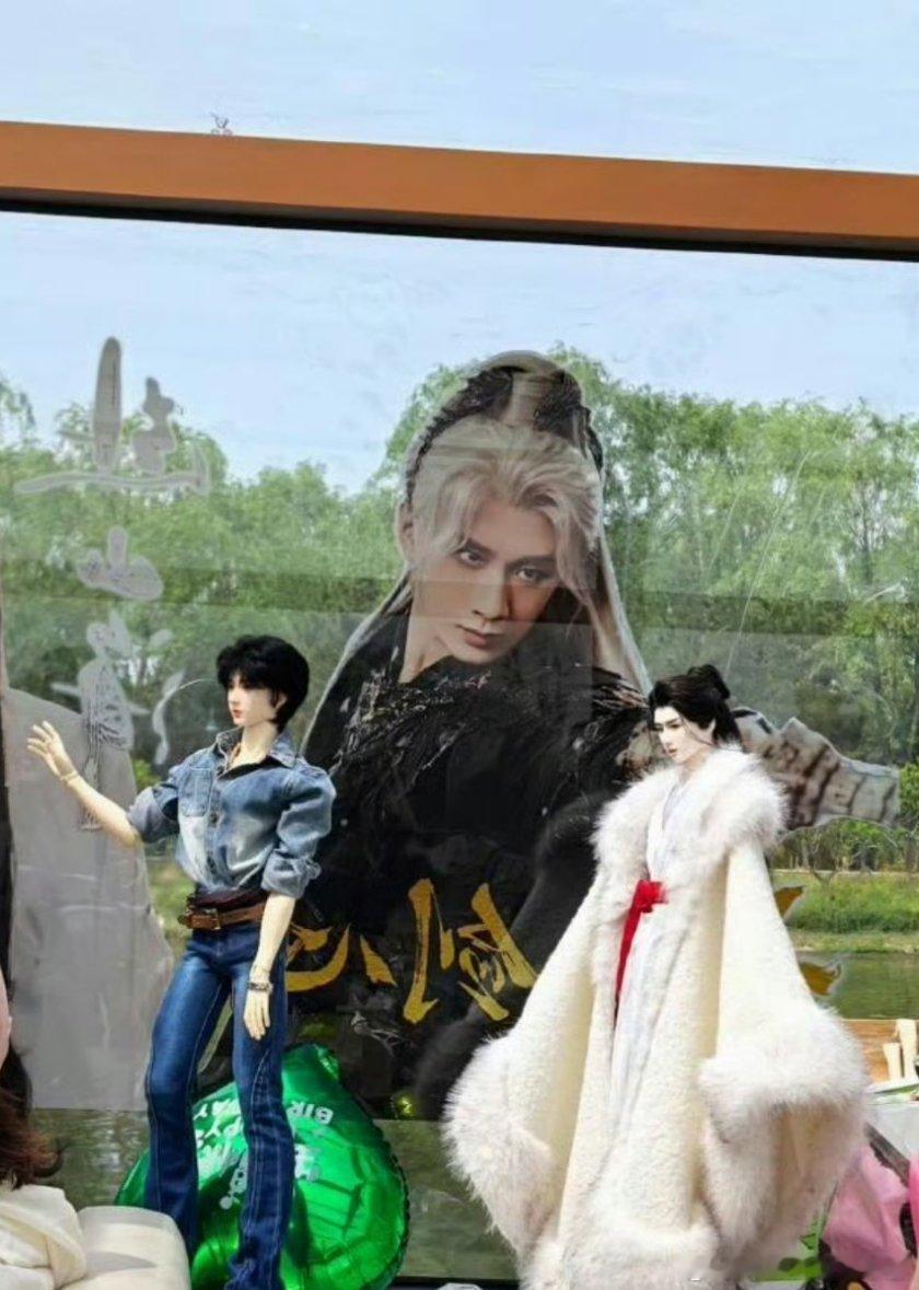 直接租了一艘船给成毅《两京十五日》应援，要是剧扑了岂不是很难收场? 