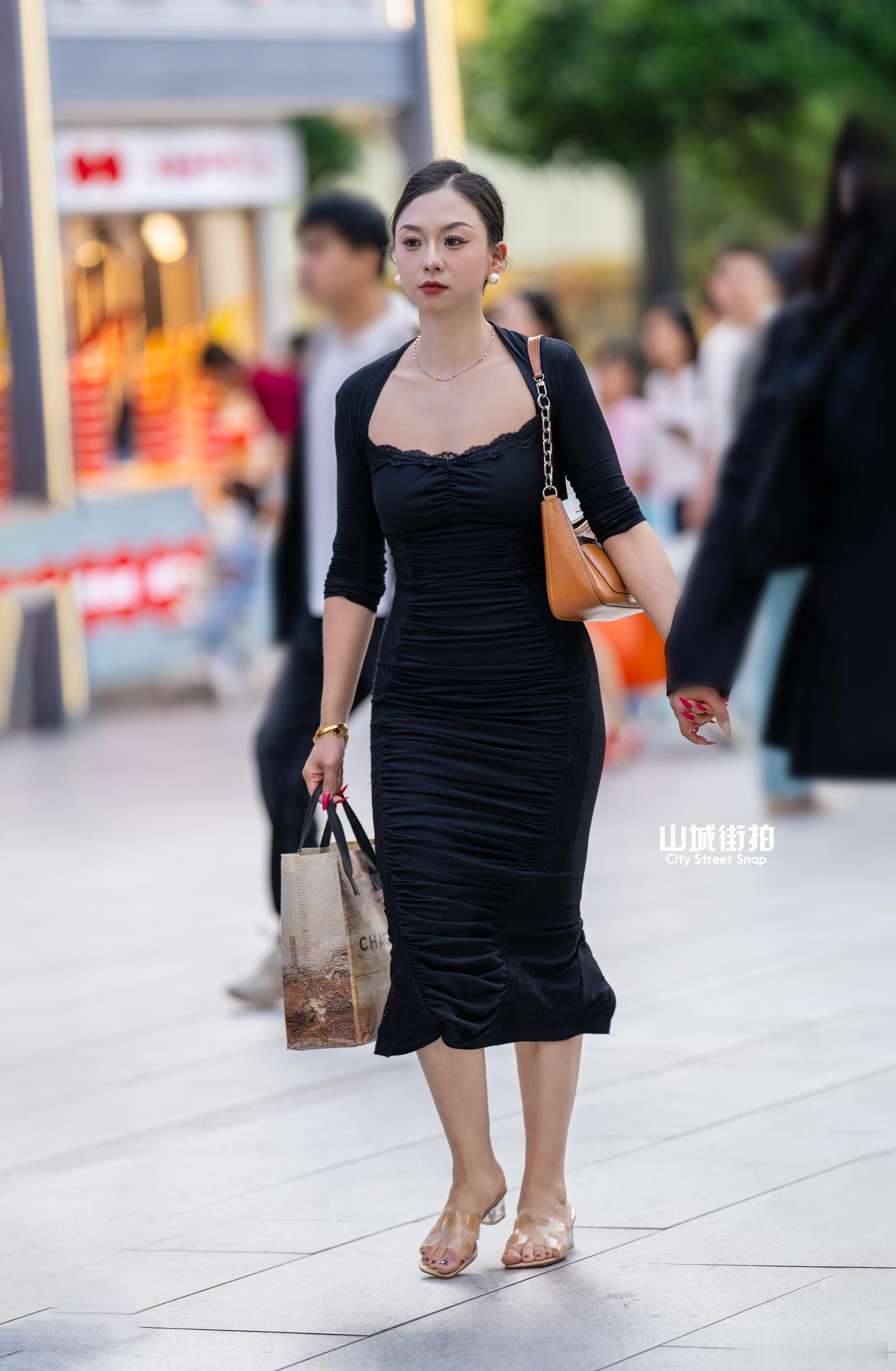 又到穿凉拖的季节了~ 