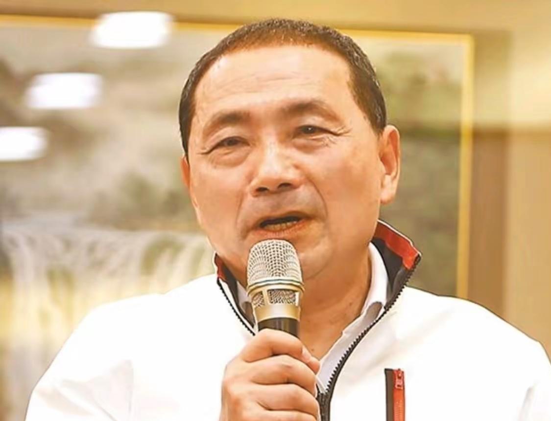侯友宜短暂现身凯道反毒油活动后，与谷立言及日本代表观赏淡江大挢

7月27日，新