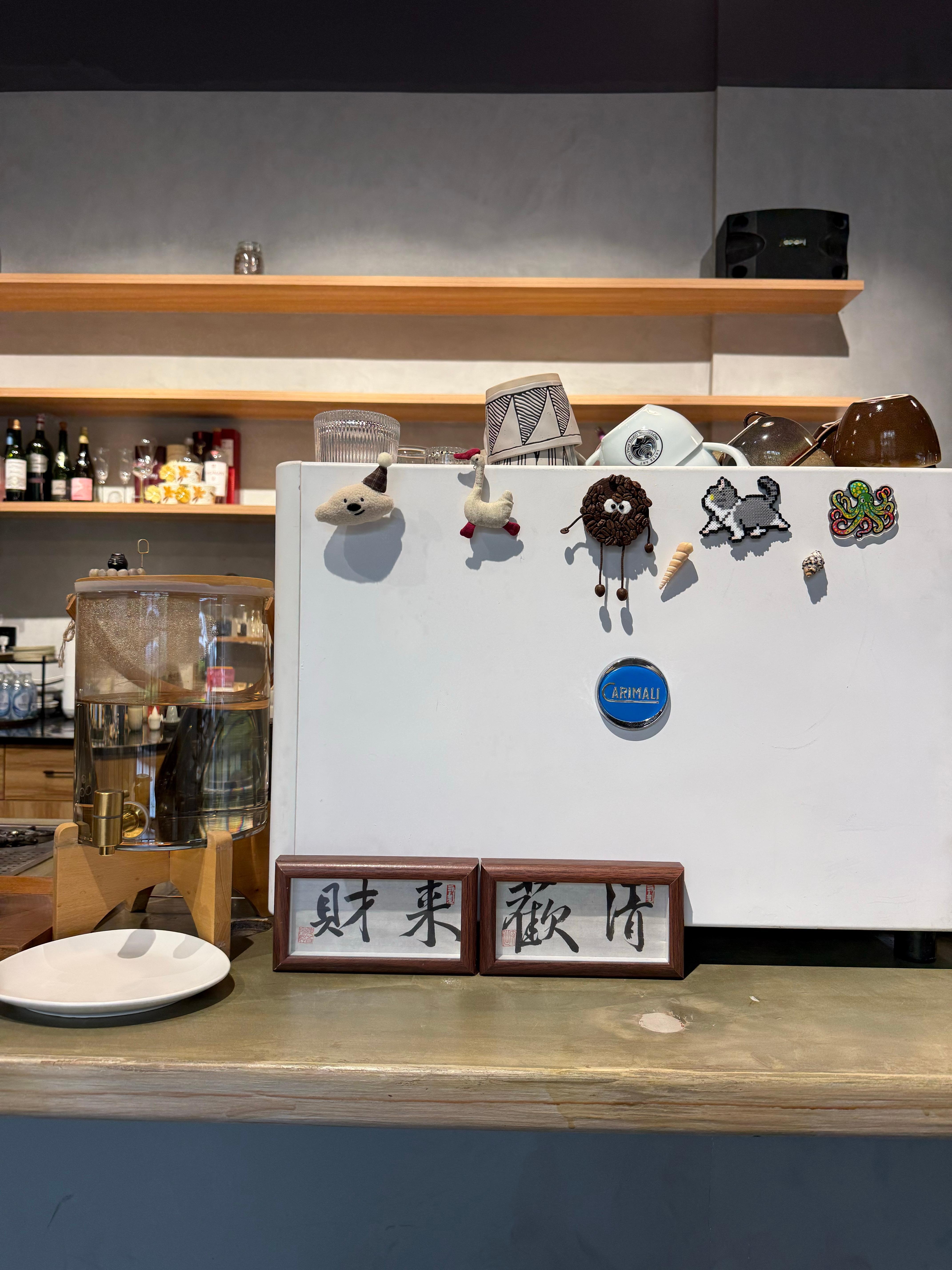 来朋友的咖啡店坐会，可惜只有我一个顾客☕️。我的日常plog 上海