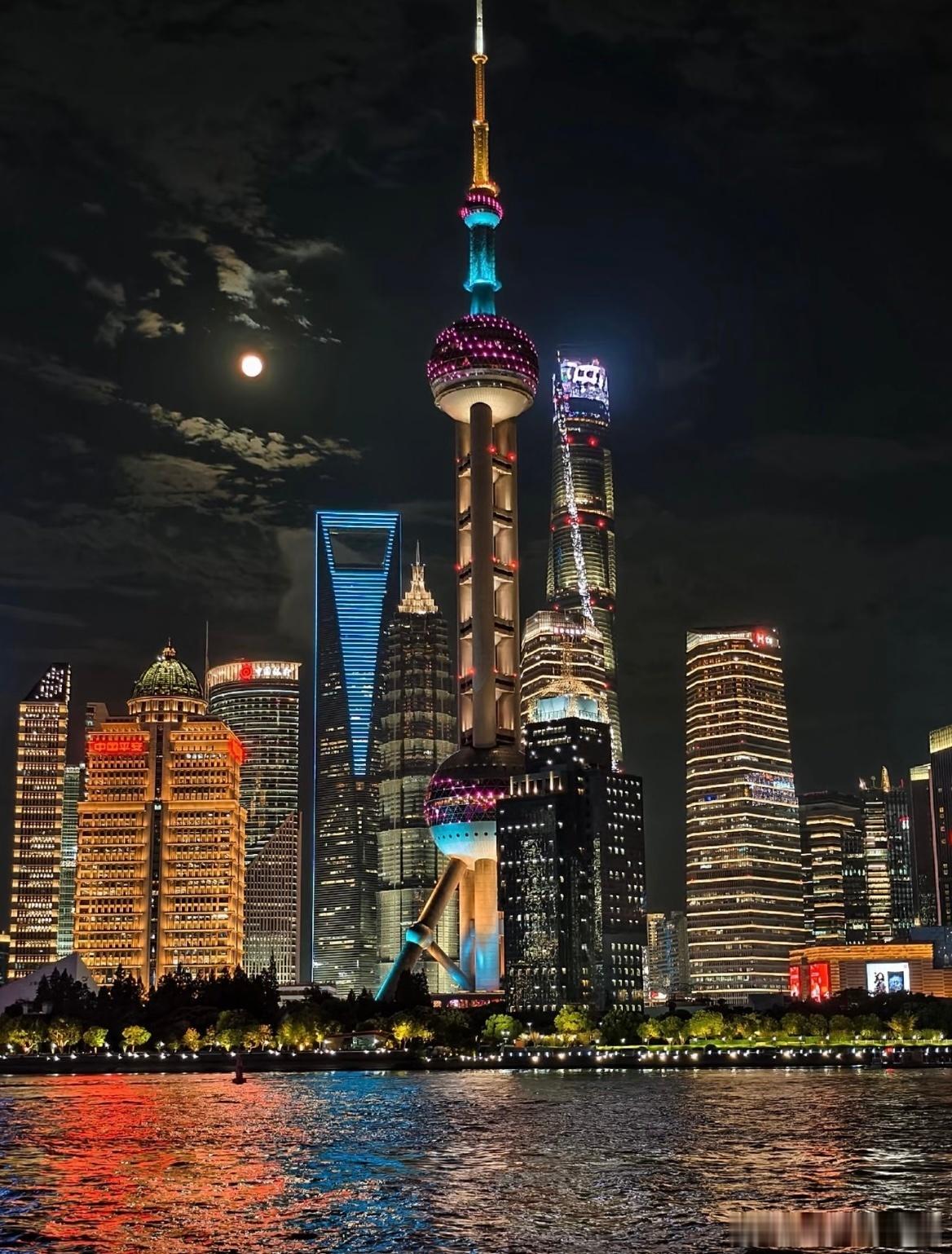 来上海解锁电车美学盛宴上海现在电车也太多了吧，感觉大家现在出门都是开电车哎。有没
