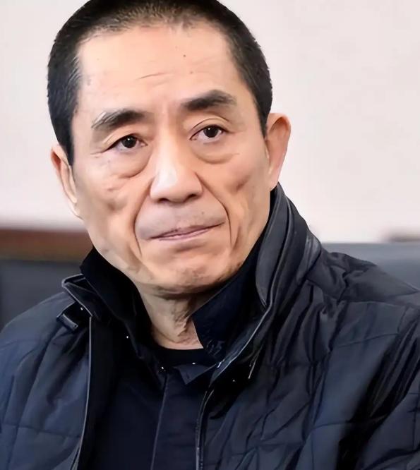 76岁张艺谋，悲痛发文！
8月10日，对于导演张艺谋来说，是悲痛的一天——他的老