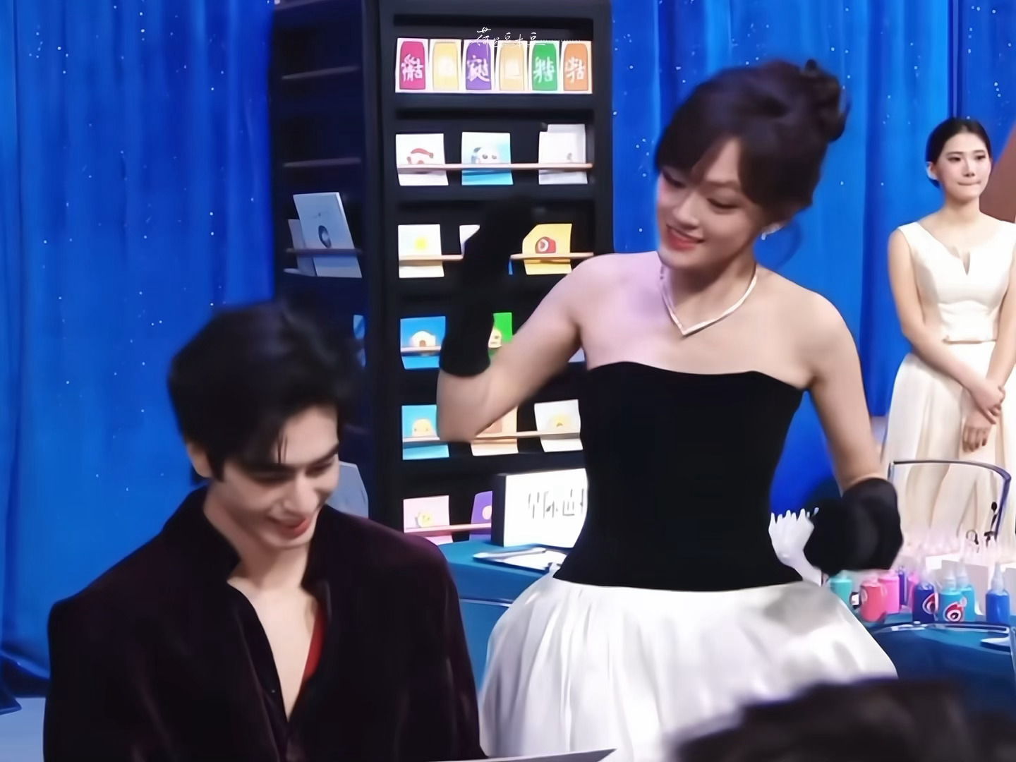 我靠文淇宋威龙这段互动也太萌了吧微博之夜红毯