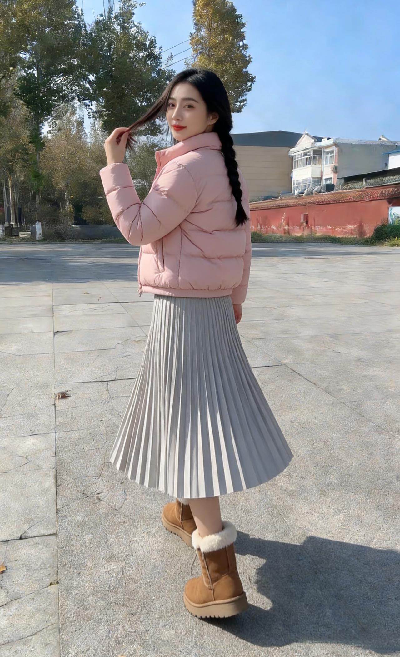 朔风摇落木，佳丽立芳园。
粉袄笼寒日，银裙曳晓烟。
辫垂云鬓畔，靴踏玉阶前。
一