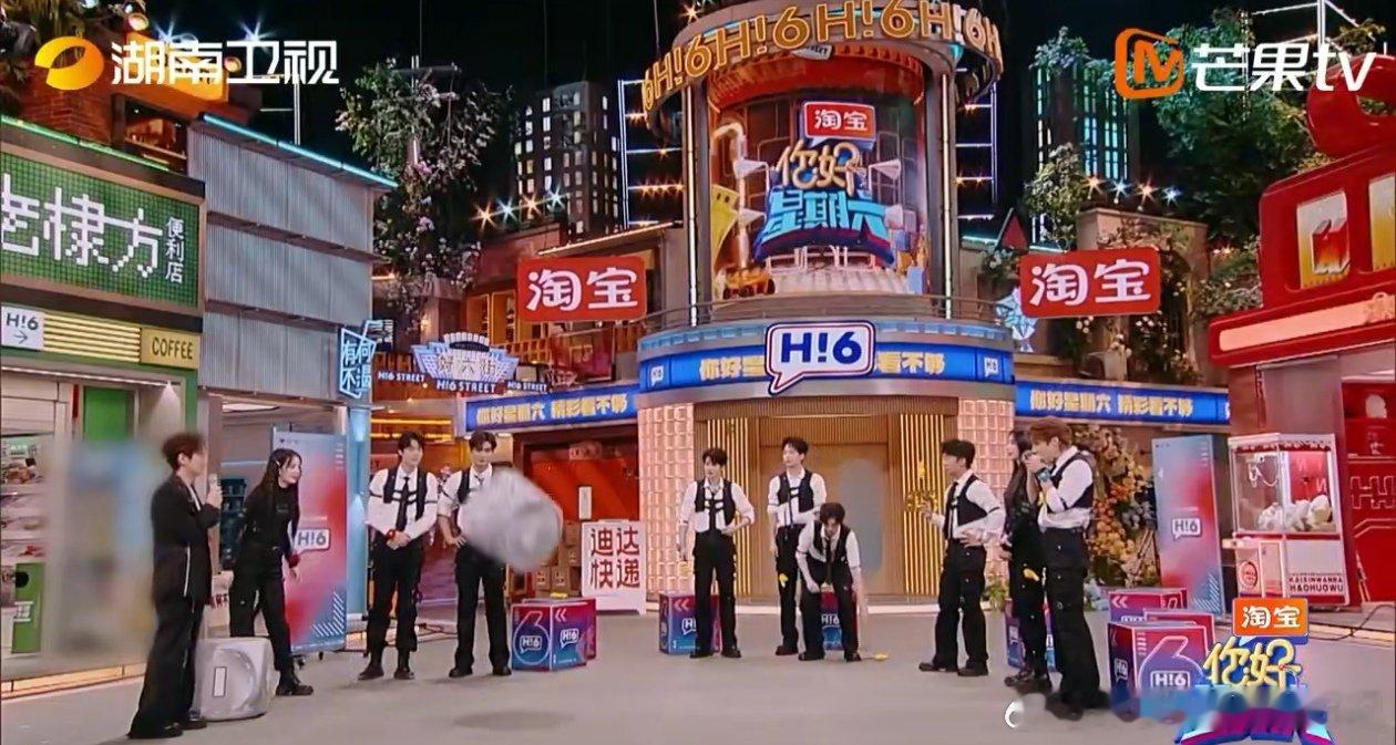 迪丽热巴在节目中掷出“2”后，陈星旭紧接着掷出“÷”，这忙活半天白搭，心疼又觉得