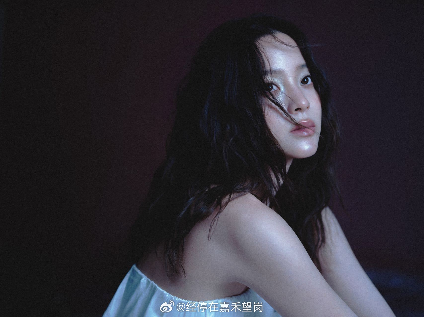 欧阳娜娜脸上的是面粉吗欧阳娜娜刚上岸的人鱼公主 看了下欧阳娜娜的出发图，脸上的妆