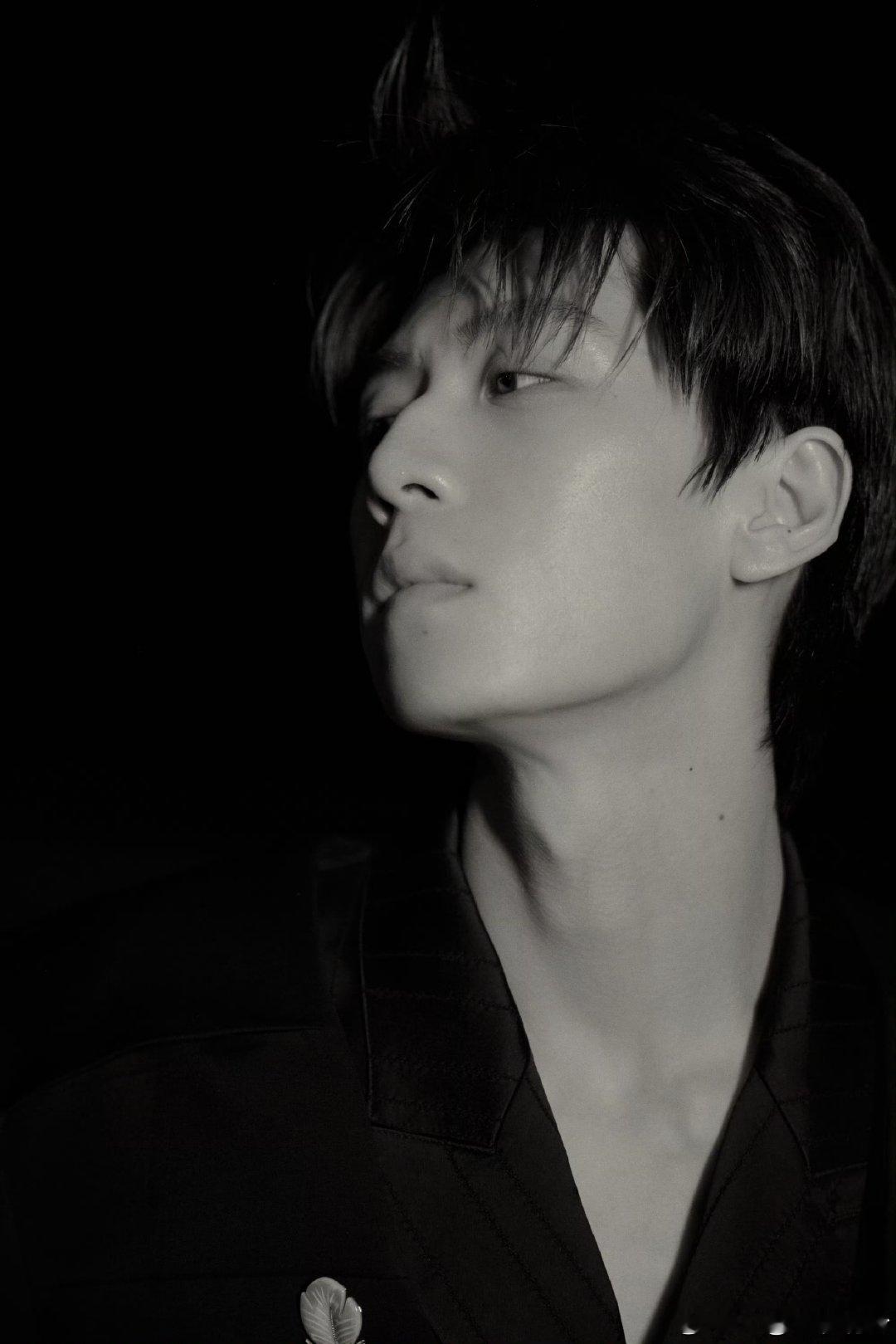 任宥纶在星光大赏过夏天 任宥纶首次参加星光大赏 红毯上的夏日限定！任宥纶首次亮相