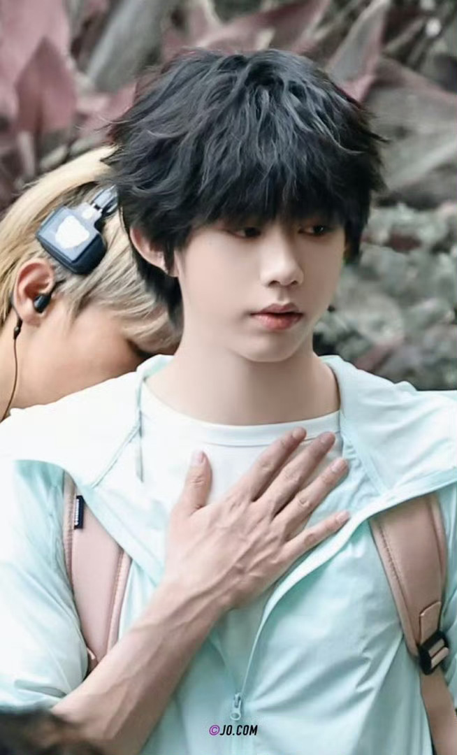 陈奕恒 身材和脸各长各的陈奕恒真的好帅啊有一会一定要见上一面 期待陈奕恒我的少年