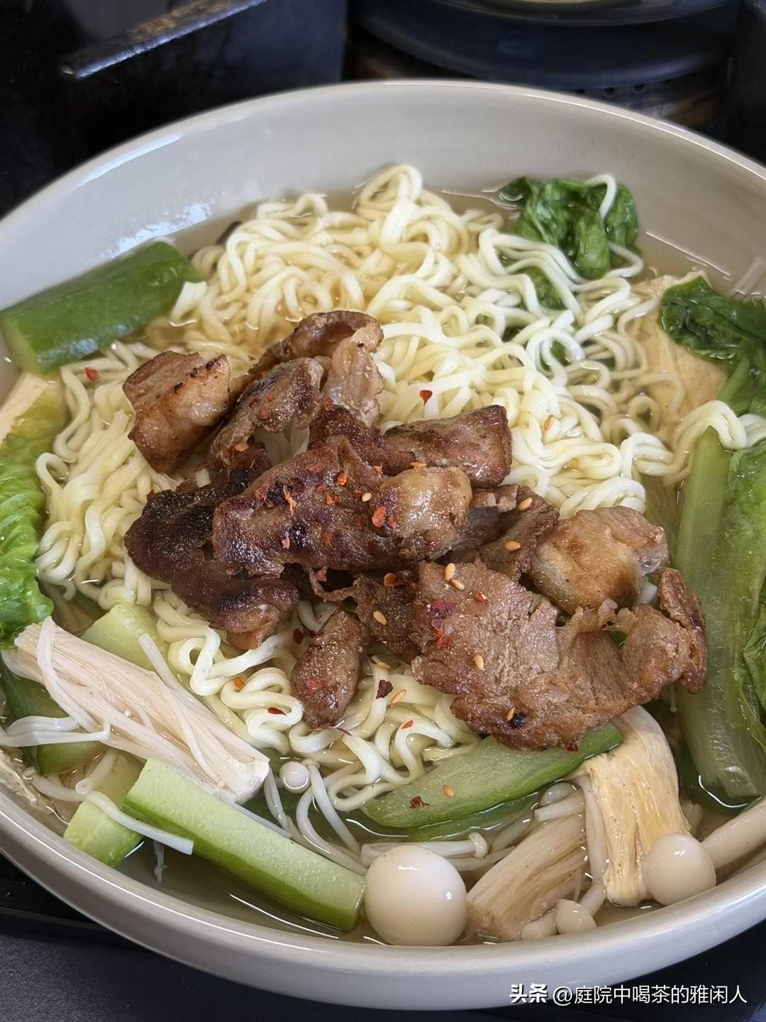 看完315晚会，我决定默默的做这三件事：第一、扔掉家里所有无骨凤爪，不再贪图省