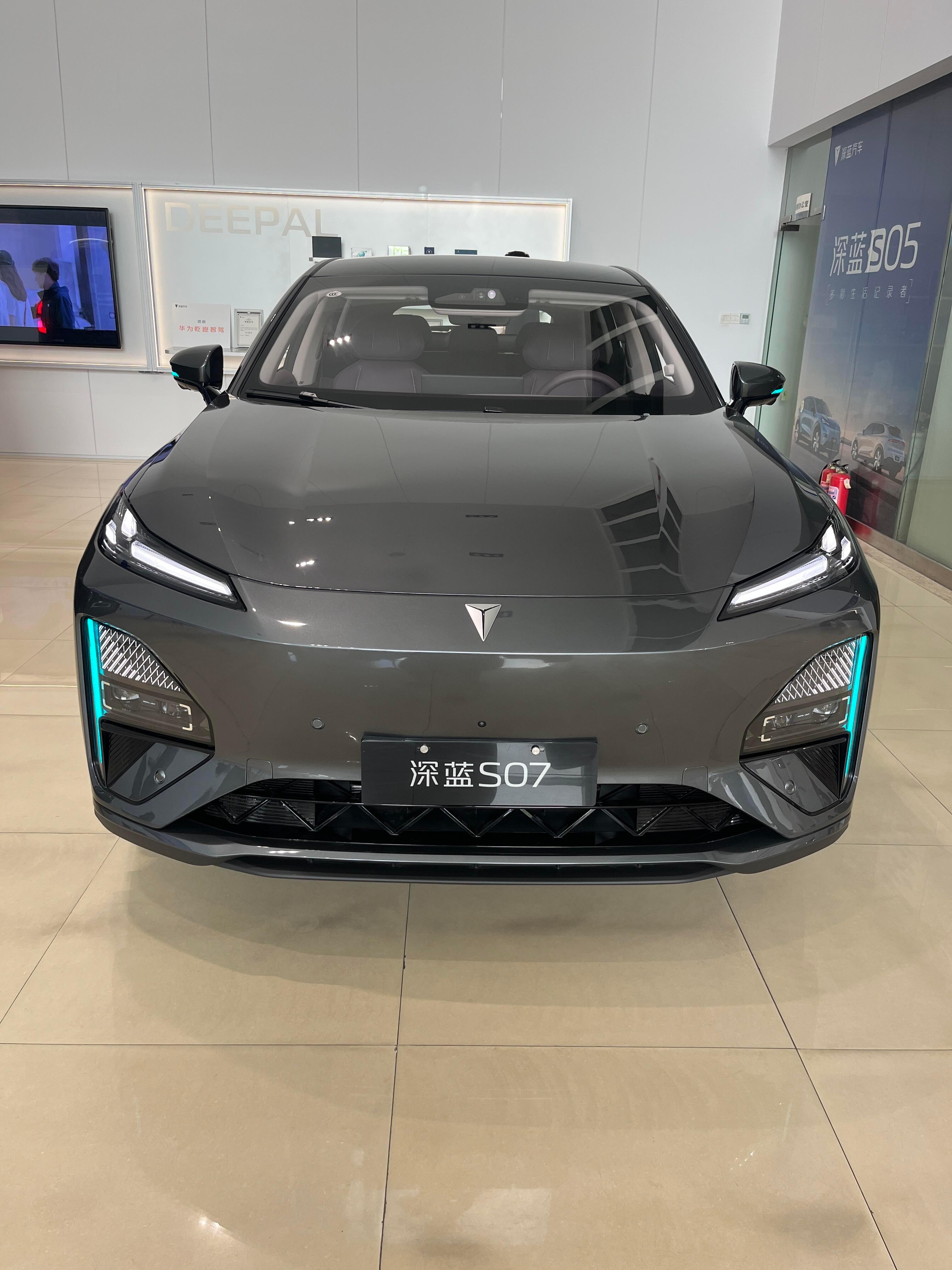 搭华为乾崑ADS 4 Pro增强版，15.6英寸2.5K向日葵屏能左右转，20喇