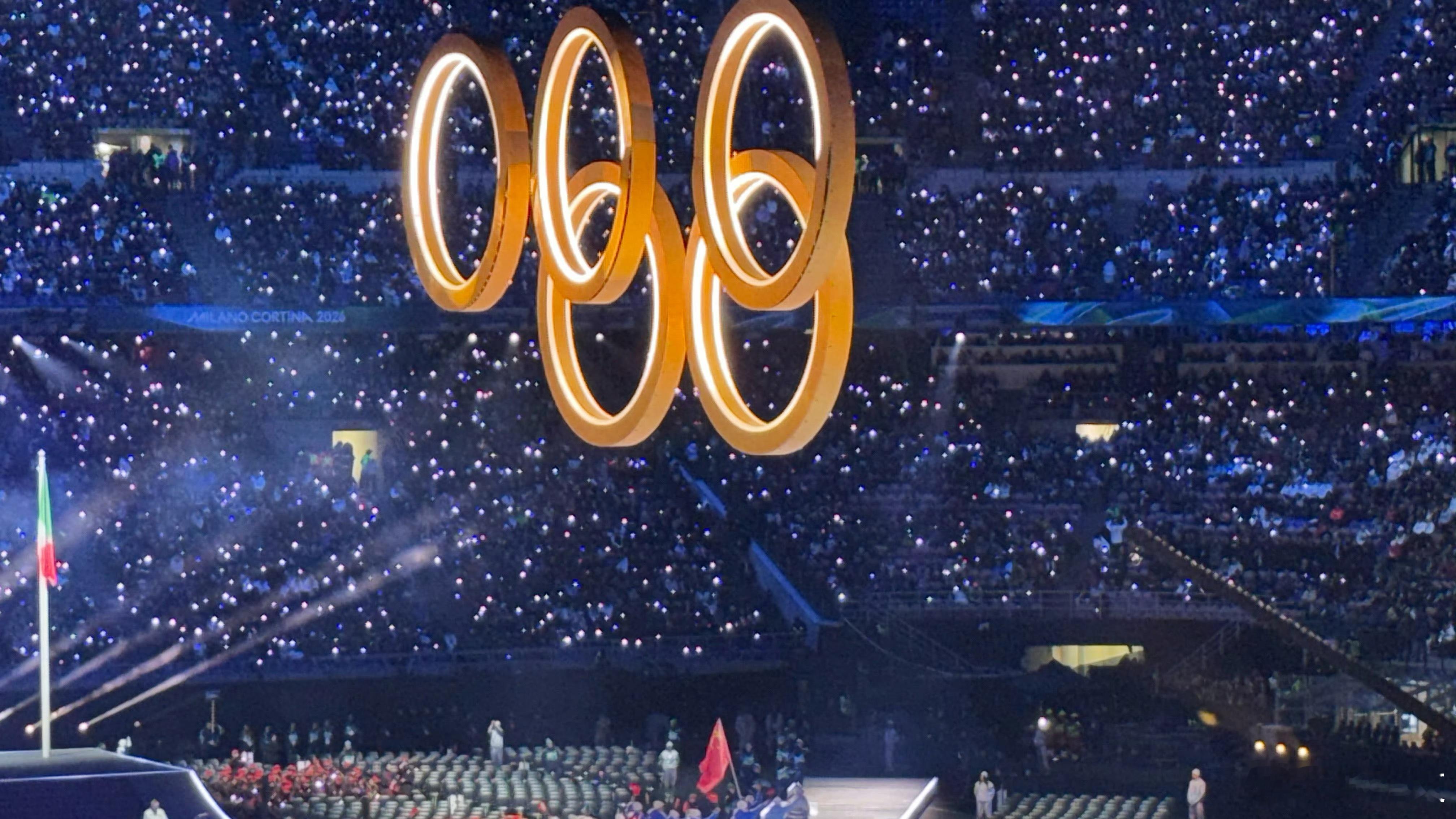 冬奥会开幕式 点赞爆棚！米兰冬奥会开幕式上，中国体育代表团闪耀登场！这次咱们派出