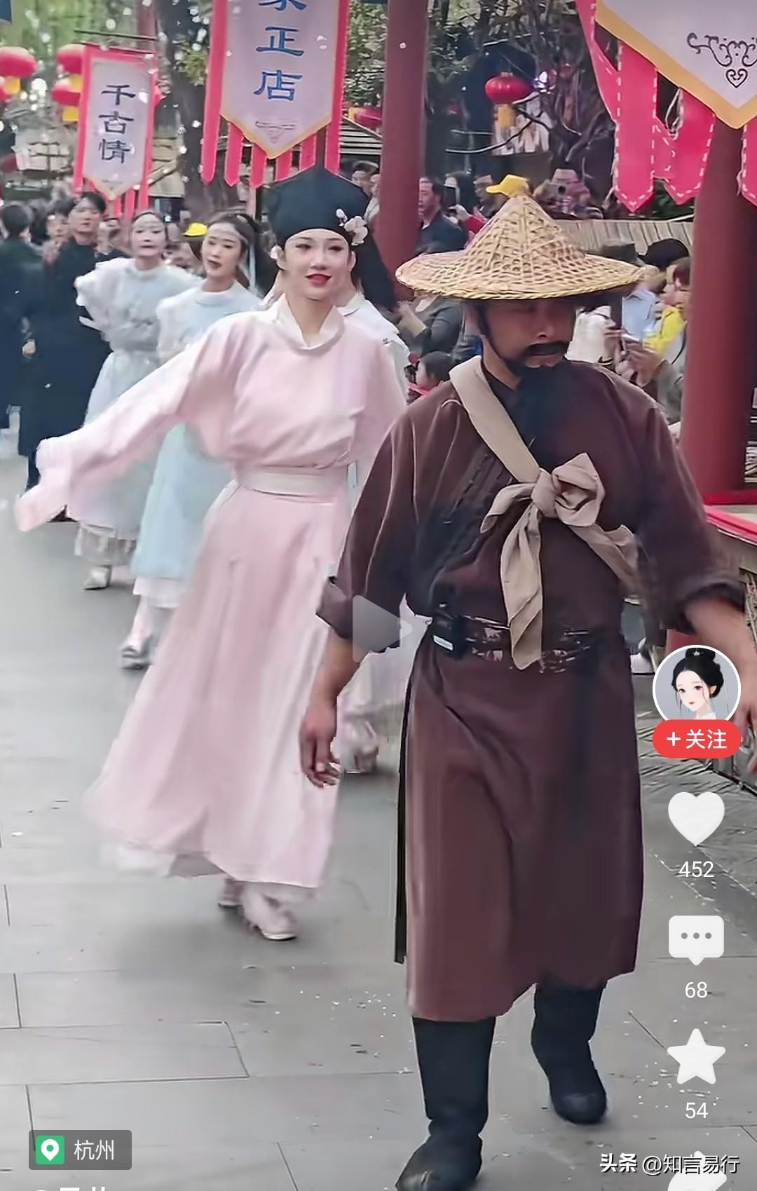 宋城演艺的古装表演，直接拉低了杭州的文化水准，任由这些人胡来，不知道当地人怎么想